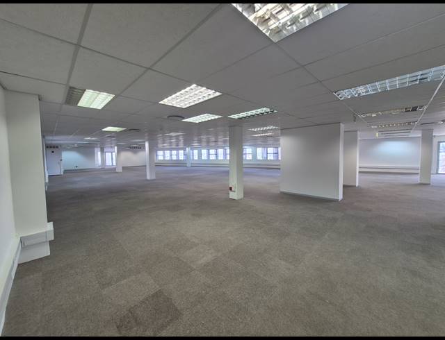 2,119M² OFFICE TO LET IN WOODMEAD